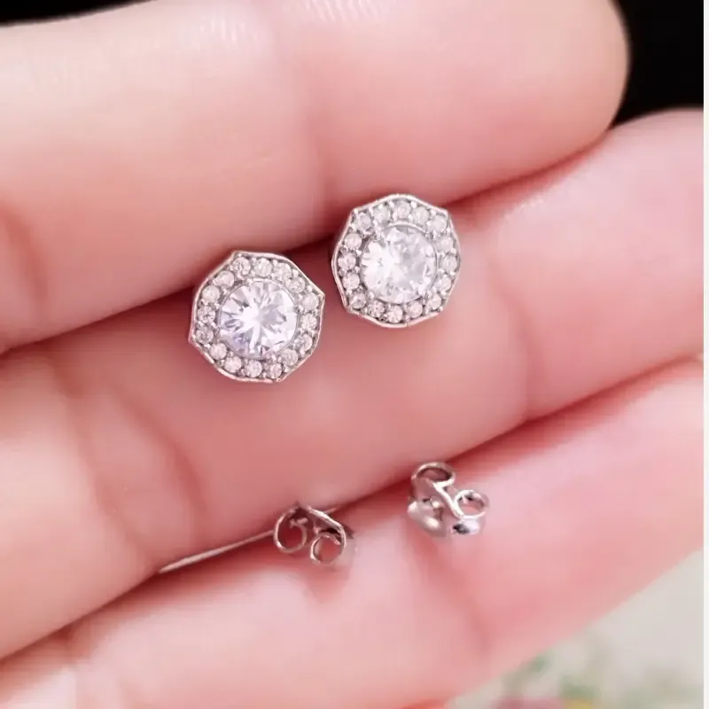 گوشواره نقره میخی عیار 925 با روکش طلا سفید تک نگین زنانه